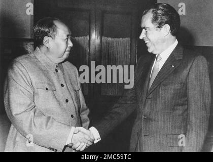 President Richard Nixon and Mao Zedong Stock Photo - Alamy