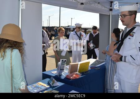 Mimosa Whiting, assigned to the Communication & Outreach Division at the Naval History and Heritage Command and MMA1(SS) George Horning, assigned to the Historic Ship Nautilus, interact with guests on Saturday, 25 June 2022 during the commissioning of USS Montana (SSN-794) at Naval Station Norfolk. Montana is the 21st Virginia Class submarine co-produced by General Dynamics Electric Boat (GDEB) and Huntington Ingalls Industries-Newport News Shipbuilding (HII-NNS). Montana is the second U.S. Navy ship to honor the state. The first USS Montana (ACR-13), an armored cruiser, was also built at Newp Stock Photo