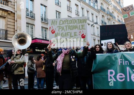 Paris, France. 21st Jan 2023. Jan Schmidt-Whitley/Le Pictorium -  Pension reform: youth organisations demonstrate in Paris -  21/1/2023  -  France / Paris / Paris  -  Activists from the 'Releve feministe' movement with a banner. A dozen youth organisations are demonstrating in Paris on Saturday 21 January against the pension reform. They are actively supported by La France Insoumise (LFI), which hopes to build on the success of Thursday's inter-union mobilisation. Credit: LE PICTORIUM/Alamy Live News Stock Photo