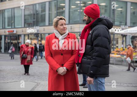 Berlin, Germany. 21st Jan, 2023. On January 21, 2023, the Governing Mayor of Berlin, Franziska Giffey, paid a visit to an election booth of the SPD (Social Democratic Party of Germany) in the city. The visit was part of the ongoing campaign for the 2023 Berlin repeat state election. Giffey, also an SPD member, took advantage of speaking with party members and supporters operating the booth. She also took the opportunity to meet with residents and listen to their concerns. Credit: ZUMA Press, Inc./Alamy Live News Stock Photo