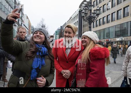 Berlin, Germany. 21st Jan, 2023. On January 21, 2023, the Governing Mayor of Berlin, Franziska Giffey, paid a visit to an election booth of the SPD (Social Democratic Party of Germany) in the city. The visit was part of the ongoing campaign for the 2023 Berlin repeat state election. Giffey, also an SPD member, took advantage of speaking with party members and supporters operating the booth. She also took the opportunity to meet with residents and listen to their concerns. Credit: ZUMA Press, Inc./Alamy Live News Stock Photo