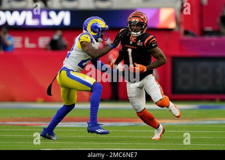 Cincinnati Bengals wide receiver Ja'Marr Chase (1) attempts to get