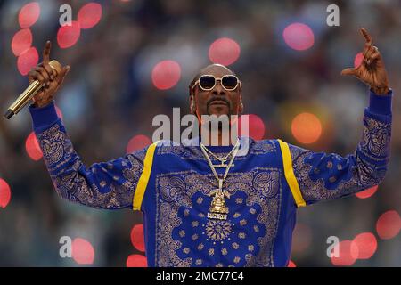 Snoop Dogg performs at halftime of 49ers-Bears Sunday Night