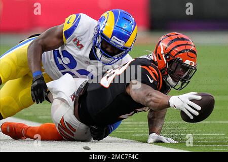 East Rutherford, New Jersey, USA: November 3, 2021, Cincinnati Bengals  running back Joe Mixon (28) gets flipped after making a long run during a  NFL football game against the New York Jets