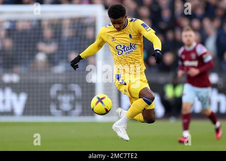 London Stadium, London, UK. 21st Jan, 2023. Premier League Football, West Ham United versus Everton; Demarai Gray of Everton Credit: Action Plus Sports/Alamy Live News Stock Photo