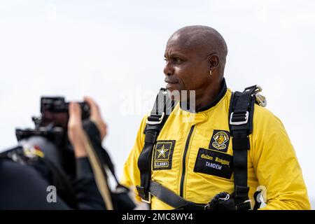 Members of the army parachute team(Golden Knights) interview 9x Olympic gold medalist Carl Lewis after he finished a tandem skydive in Galveston, Texas June 28th, 2022. Stock Photo