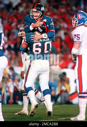 Lawrence Taylor New York Giants-56 during the 1987 Superbowl against the  Denver Broncos, Pasadena, CA. January 25, 1987 Stock Photo - Alamy