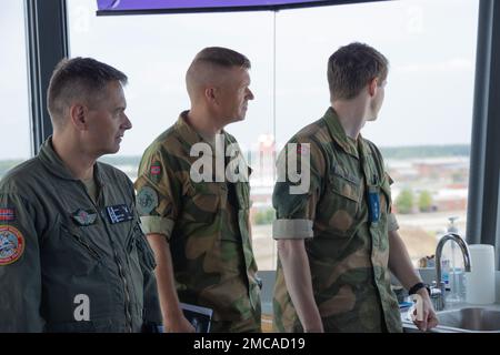 Members of the Norwegian Armed Forces overlook Marine Corps Air Station (MCAS) Cherry Point from the air station’s Air Traffic Control Tower, MCAS Cherry Point, North Carolina, June 28, 2022. Members of the Norwegian Armed Forces met with MCAS Cherry Point and 2nd Marine Aircraft Wing leaders and toured the installation to further strengthen relationships between allied forces. Stock Photo