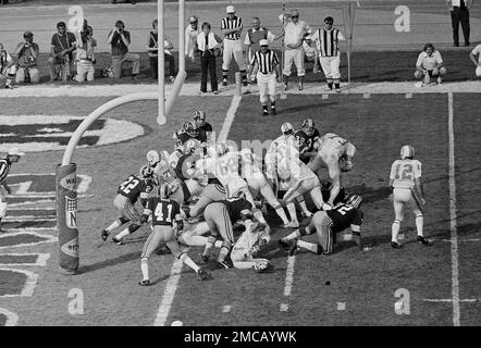 Jim Kiick (21) of the Miami Dolphins goes in low over the goal line for  touchdown in second quarter of the Super Bowl in Los Angeles, Jan. 14,  1973. Teammates Marv Fleming