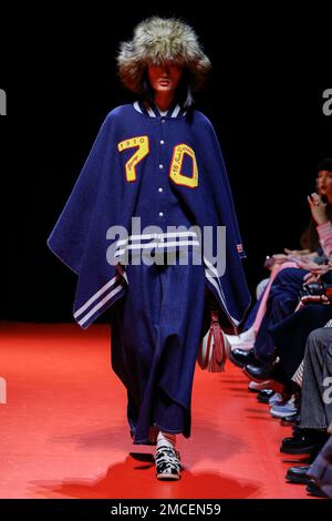 Paris, Frankreich. 20th Jan, 2023. KENZO Fall/Winter 2023-24 Runway during Paris Fashion Week Menswear on January 2023 - Paris, France 20/01/2023 Credit: dpa/Alamy Live News Stock Photo