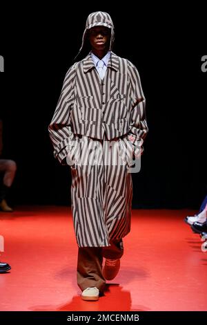 Paris, Frankreich. 20th Jan, 2023. KENZO Fall/Winter 2023-24 Runway during Paris Fashion Week Menswear on January 2023 - Paris, France 20/01/2023 Credit: dpa/Alamy Live News Stock Photo