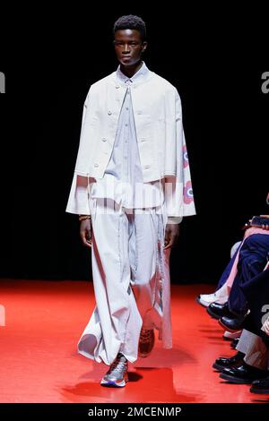 Paris, Frankreich. 20th Jan, 2023. KENZO Fall/Winter 2023-24 Runway during Paris Fashion Week Menswear on January 2023 - Paris, France 20/01/2023 Credit: dpa/Alamy Live News Stock Photo