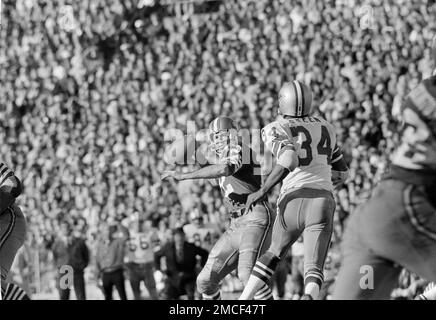 FILE San Francisco 49ers quarterback John Brodie looks to pass