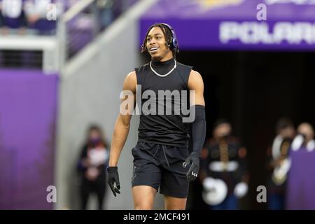 Chicago Bears wide receiver Jon'Vea Johnson (18) warms up before an NFL  football game against the Minnesota Vikings, Sunday, Jan. 9, 2022, in  Minneapolis. (AP Photo/Bruce Kluckhohn Stock Photo - Alamy