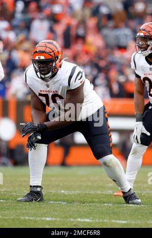 Cincinnati Bengals' D'Ante Smith (70), Jackson Carman (79) and Cody Ford  (61) walk during practice at the team's NFL football training facility,  Tuesday, June 6, 2023, in Cincinnati. (AP Photo/Jeff Dean Stock Photo -  Alamy