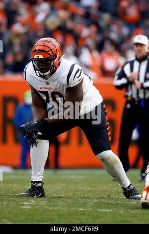 Cincinnati Bengals' D'Ante Smith (70), Jackson Carman (79) and Cody Ford  (61) walk during practice at the team's NFL football training facility,  Tuesday, June 6, 2023, in Cincinnati. (AP Photo/Jeff Dean Stock Photo -  Alamy