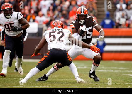 Cincinnati Bengals defensive end Noah Spence (52) warms up before a  preseason NFL football game against the Los Angeles Rams, Saturday, Aug.  27, 2022, in Cincinnati. (AP Photo/Emilee Chinn Stock Photo - Alamy