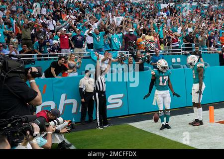 Jaylen Waddle waddled like a penguin for the NFL's best touchdown dance 