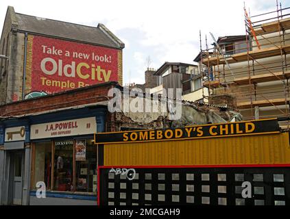 Take a new look, Old City, Essex St West, Temple Bar, Dublin, Eire, Ireland - Somebody's Child Stock Photo