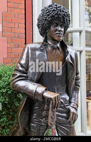 Philip P Lynott of Thin Lizzy, bronze statue, 1949-1986, by Paul Daly, on Harry Street, (off Grafton Street), Dublin 2, Eire, Ireland Stock Photo