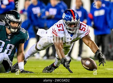 New York Giants linebacker Jarrad Davis (57) walks across the