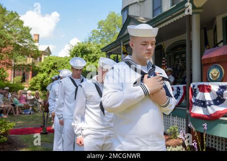 U.S. Navy Sailors, assigned to the aircraft carrier USS John C. Stennis (CVN 74), conduct a flag passing during a retirement ceremony for U.S. Navy Chief Warrant Officer 3 Nicholas Hess, after 23 years of service, in Smithfield, Virginia, July 1, 2022. The John C. Stennis is in Newport News Shipyard working alongside NNS, NAVSEA and contractors conducting Refueling and Complex Overhaul as part of the mission to deliver the warship back in the fight, on time and on budget, to resume its duty of defending the United States. Stock Photo