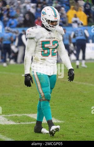 Miami Dolphins linebacker Elandon Roberts (52) blocks during the