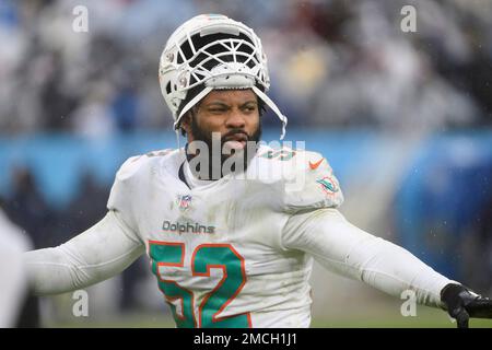 Miami Dolphins linebacker Elandon Roberts (52) blocks during the second  half of an NFL football game against the Chicago Bears, Sunday, Nov. 6, 2022,  in Chicago. (AP Photo/Kamil Krzaczynski Stock Photo - Alamy