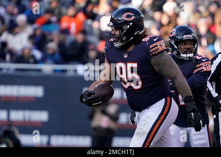 Chicago Bears inside linebacker Roquan Smith (58) walks off the field after  an NFL football game against the New York Giants, Sunday, Jan. 2, 2022, in  Chicago. (AP Photo/Kamil Krzaczynski Stock Photo - Alamy