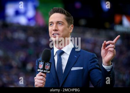 Tom Pelissero reports for the NFL Network before an NFL football game  between the Detroit Lions and Seattle Seahawks in Detroit, Sunday, Sept.  17, 2023. (AP Photo/Paul Sancya Stock Photo - Alamy