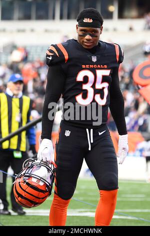 Cincinnati Bengals cornerback Jalen Davis (35) smiles as he walks