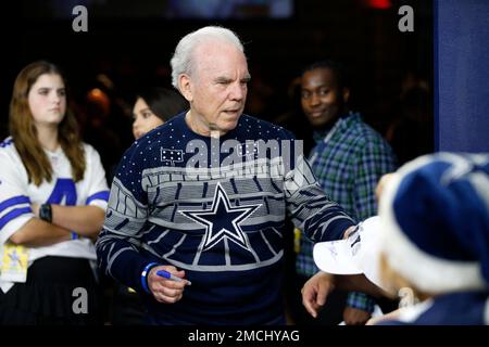 Roger Staubach QB Hall Of Fame Best T-Shirt