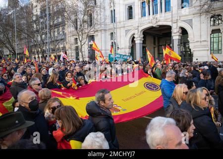 Madrid, Spain. 21st Jan, 2023. Demonstration against the Spanish government led by Pedro Sanchez. The demonstration took place in the Plaza de Cibeles and was attended by thousands of people. (Photo by Alvaro Laguna/Pacific Press) Credit: Pacific Press Media Production Corp./Alamy Live News Stock Photo