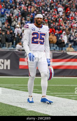 Green Bay, WI, USA. 30th Sep, 2018. Green Bay Packers linebacker James  Crawford #54 tackles Buffalo Bills running back Taiwan Jones #26 during the  NFL Football game between the Buffalo Bills and