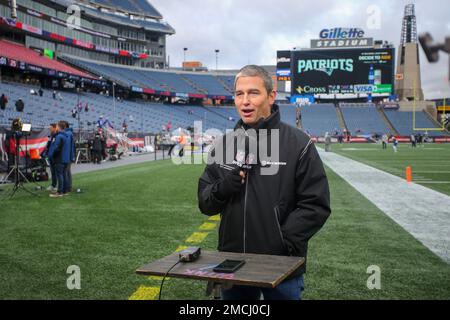 NFL Network reporter Mike Giardi speaks before an NFL football game between  the Cincinnati Bengals and the Pittsburgh Steelers, Sunday, Sept. 11, 2022,  in Cincinnati. (AP Photo/Joshua A. Bickel Stock Photo - Alamy