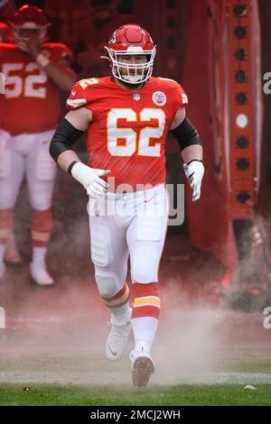 Kansas City Chiefs guard Joe Thuney (62) takes his stance during an NFL  football game against the Los Angeles Chargers, Sunday, Nov. 20, 2022, in  Inglewood, Calif. (AP Photo/Kyusung Gong Stock Photo - Alamy