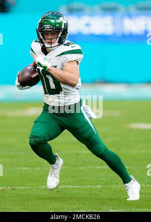 New York Jets wide receiver Braxton Berrios (10) runs the ball during the  first half of an NFL football game against the Miami Dolphins, Sunday, Dec.  19, 2021, in Miami Gardens, Fla. (AP Photo/Wilfredo Lee Stock Photo - Alamy