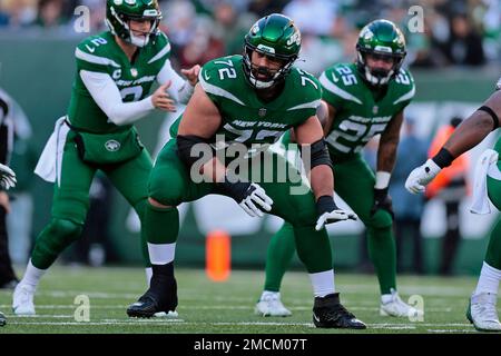 New York Jets guard Laurent Duvernay-Tardif (72) walks to the line of  scrimmage during an NFL football game against the New Orleans Saints,  Sunday, Dec. 12, 2021, in East Rutherford, N.J. (AP