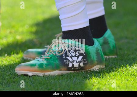 Cleveland Browns defensive end Myles Garrett walks off the field after  drills at the NFL football team's practice facility Wednesday, June 7,  2023, in Berea, Ohio. (AP Photo/Ron Schwane Stock Photo - Alamy