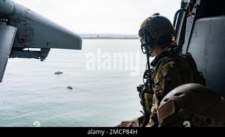 SAN DIEGO (July 8, 2022) U.S. Navy aircrewmen assigned to Helicopter Sea Combat Squadron (HSC) 21, Explosive Ordnance Disposal technicians and U.S. Marines participate in a recovery exercise during Rim of the Pacific (RIMPAC) 2022 in Southern California. Twenty-six nations, 38 ships, four submarines, more than 170 aircraft and 25,000 personnel are participating in RIMPAC from June 29 to Aug. 4 in and around the Hawaiian Islands and Southern California. The world's largest international maritime exercise, RIMPAC provides a unique training opportunity while fostering and sustaining cooperative r Stock Photo