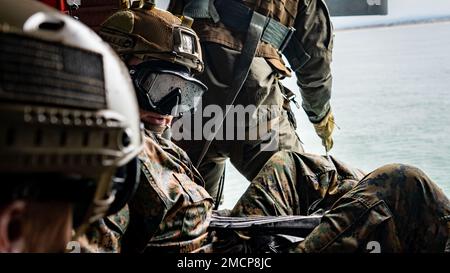 SAN DIEGO (July 8, 2022) U.S. Navy aircrewmen assigned to Helicopter Sea Combat Squadron (HSC) 21, Explosive Ordnance Disposal technicians and U.S. Marines participate in a recovery exercise during Rim of the Pacific (RIMPAC) 2022 in Southern California. Twenty-six nations, 38 ships, four submarines, more than 170 aircraft and 25,000 personnel are participating in RIMPAC from June 29 to Aug. 4 in and around the Hawaiian Islands and Southern California. The world's largest international maritime exercise, RIMPAC provides a unique training opportunity while fostering and sustaining cooperative r Stock Photo