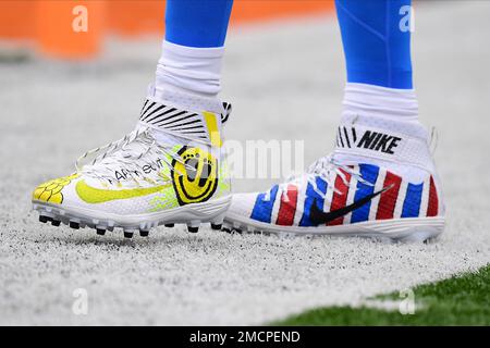 Tight end football on sale cleats