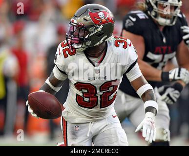 Tampa Bay Buccaneers offensive tackle Donovan Smith (76) plays during a NFL  football game against the Atlanta Falcons, Sunday, Sept.19, 2021 in Tampa,  Fla. (AP Photo/Alex Menendez Stock Photo - Alamy