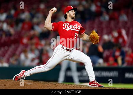 Cincinnati Reds #21 Michael Lorenzen Green Salute to Service