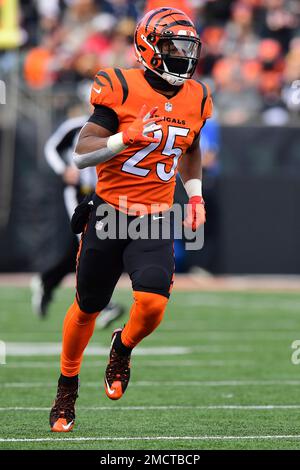 Cincinnati Bengals running back Chris Evans (25) scores a touchdown during  an NFL football game against the Kansas City Chiefs, Sunday, Dec. 4, 2022,  in Cincinnati. (AP Photo/Jeff Dean Stock Photo - Alamy