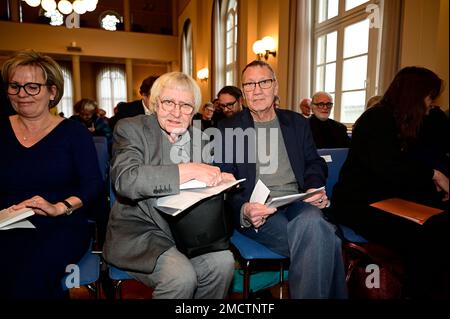 Andreas Reimann mit Ehemann Dieter Ramke bei der Preisverleihung des Lessing-Preises 2023 im Rathaus. Kamenz, 21.01.2023 Stock Photo