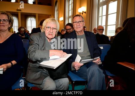 Andreas Reimann mit Ehemann Dieter Ramke bei der Preisverleihung des Lessing-Preises 2023 im Rathaus. Kamenz, 21.01.2023 Stock Photo