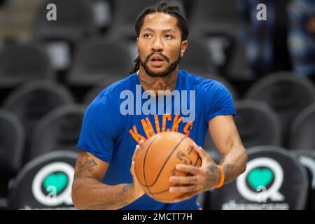 New York Knicks guard Derrick Rose (4) shoots against Golden State Warriors  forward Draymond Green (23) during the first half of an NBA basketball game  in San Francisco, Friday, Nov. 18, 2022. (