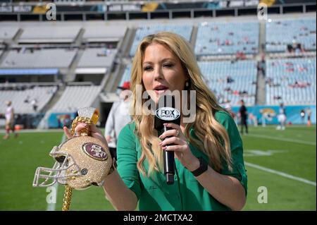 Fox Sports' Jennifer Hale reports from the sideline before an NFL football  game between the Houston Texans and the Seattle Seahawks, Sunday, Dec. 12,  2021, in Houston. (AP Photo/Justin Rex Stock Photo 