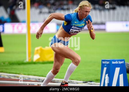 Olena Gliebova competing in the 2017 World Para Athletics Championships ...